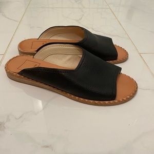 Dolce Vita size 6 black leather sandal